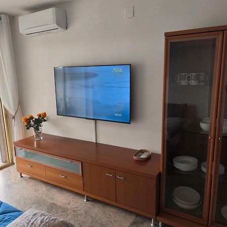 Beach & Flowers Free Parking Салоу Екстериор снимка